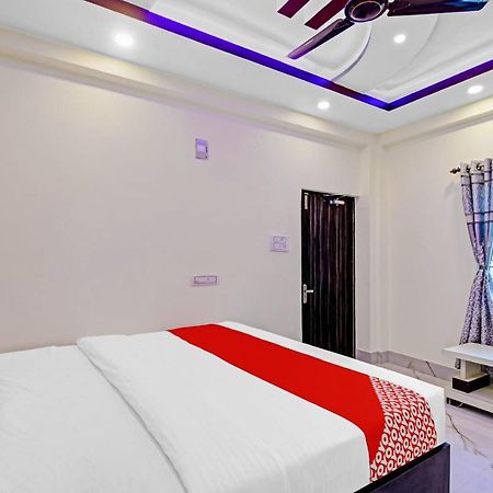 Oyo 86602 Hotel Dream Palace Колката Екстериор снимка