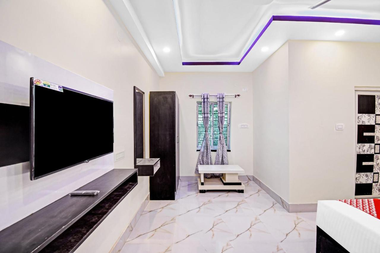 Oyo 86602 Hotel Dream Palace Колката Екстериор снимка