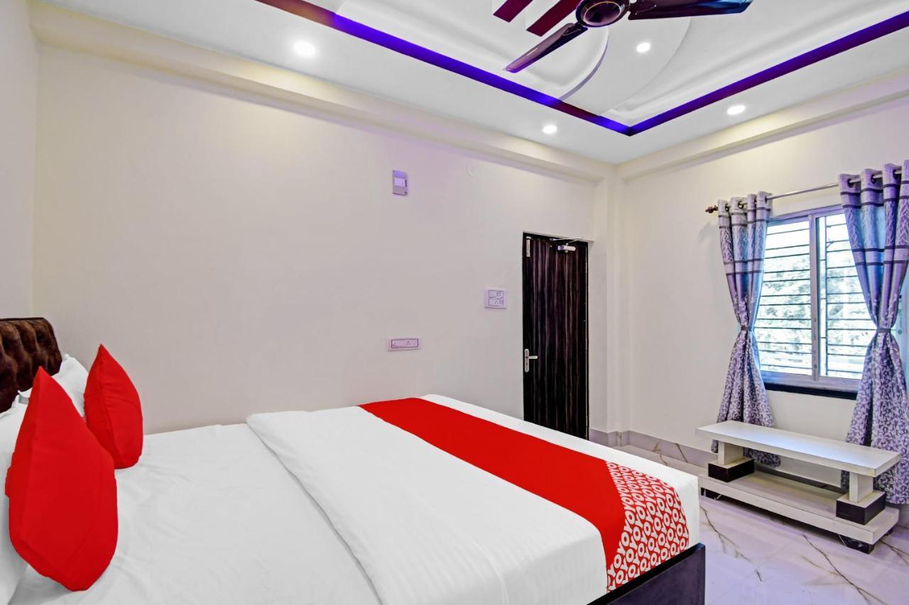 Oyo 86602 Hotel Dream Palace Колката Екстериор снимка