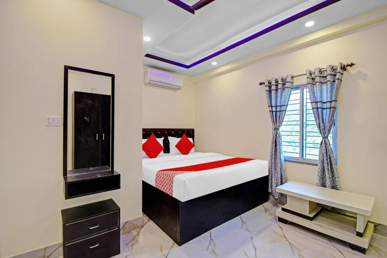 Oyo 86602 Hotel Dream Palace Колката Екстериор снимка