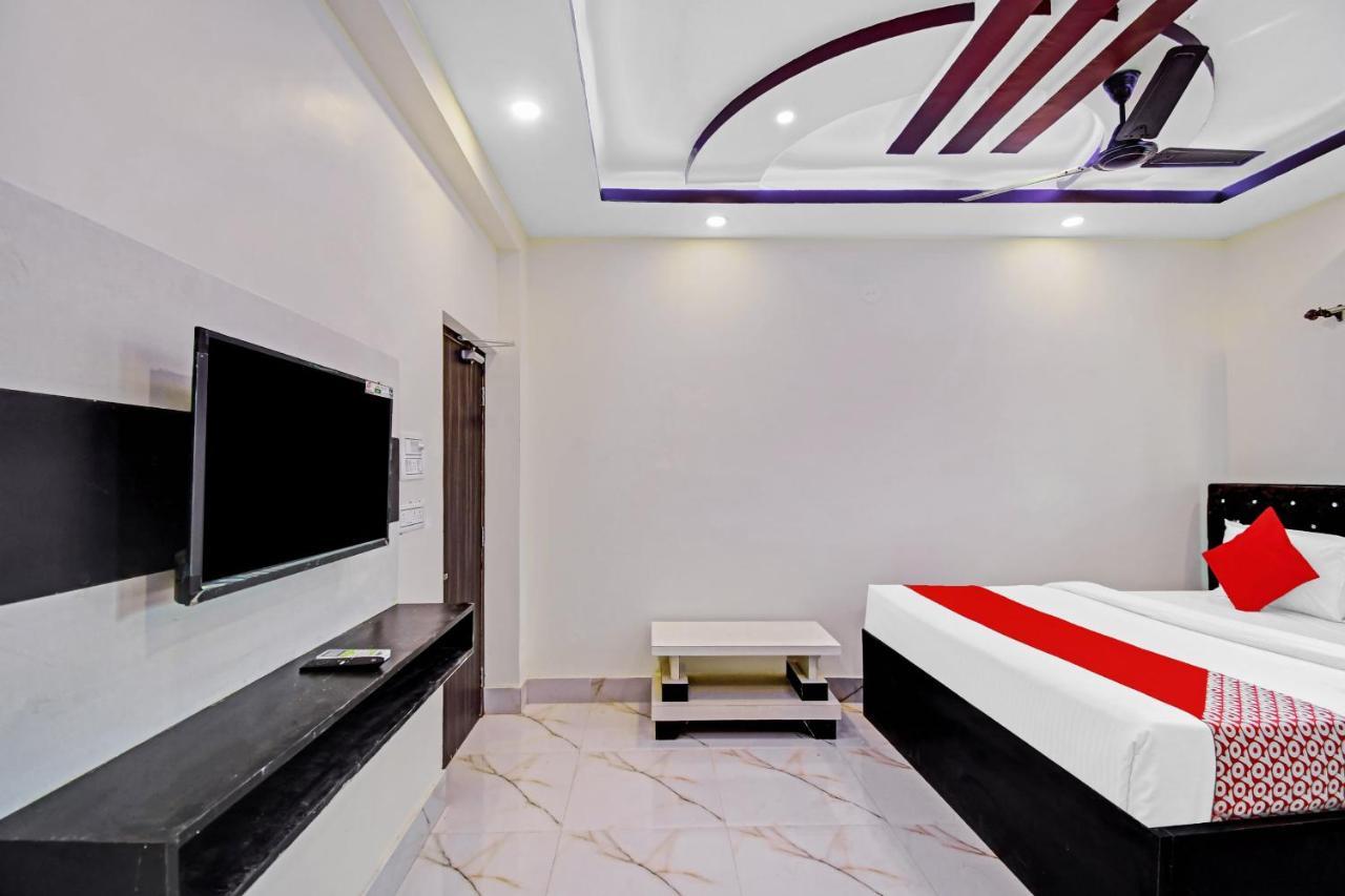 Oyo 86602 Hotel Dream Palace Колката Екстериор снимка