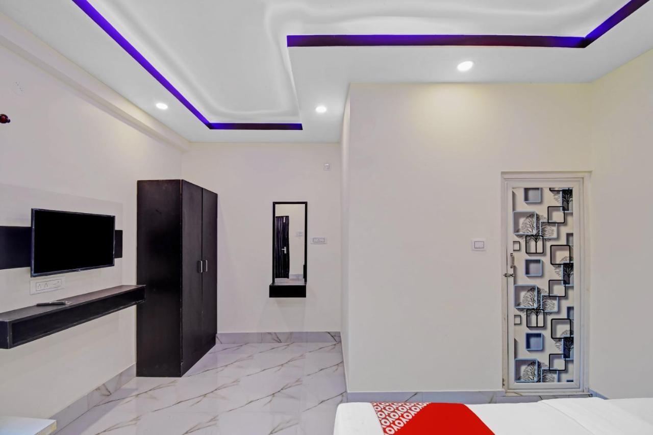 Oyo 86602 Hotel Dream Palace Колката Екстериор снимка