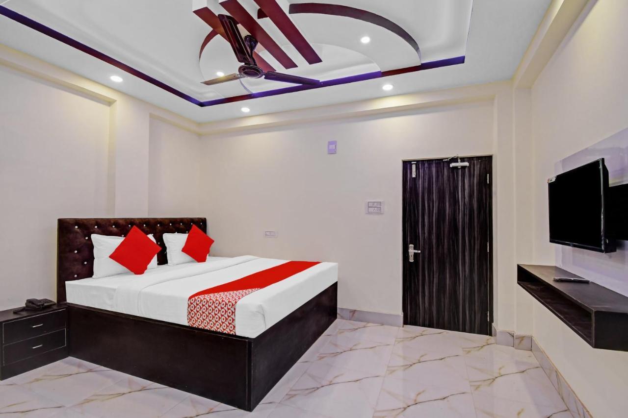 Oyo 86602 Hotel Dream Palace Колката Екстериор снимка