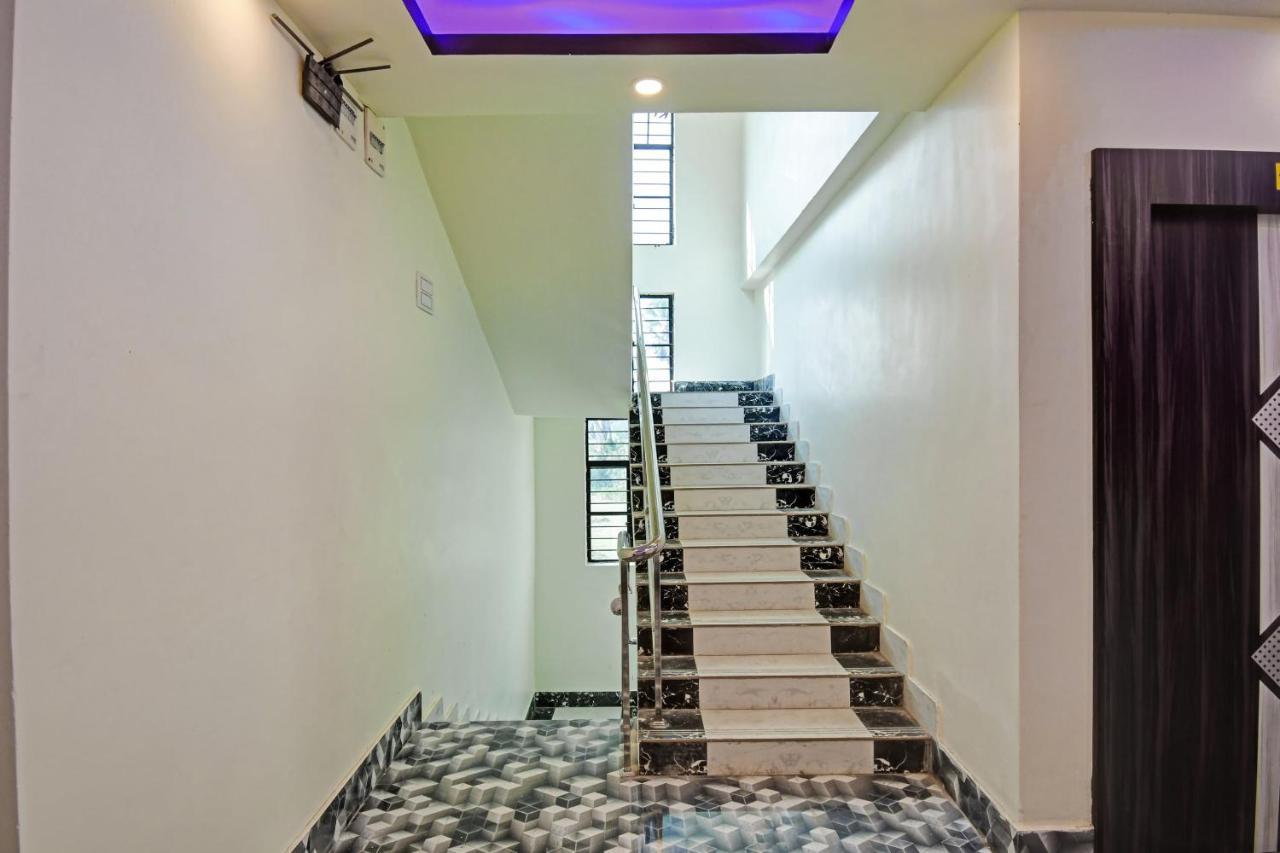 Oyo 86602 Hotel Dream Palace Колката Екстериор снимка