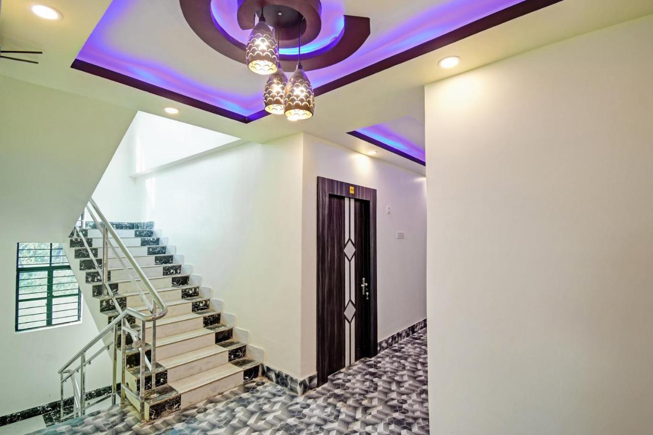 Oyo 86602 Hotel Dream Palace Колката Екстериор снимка