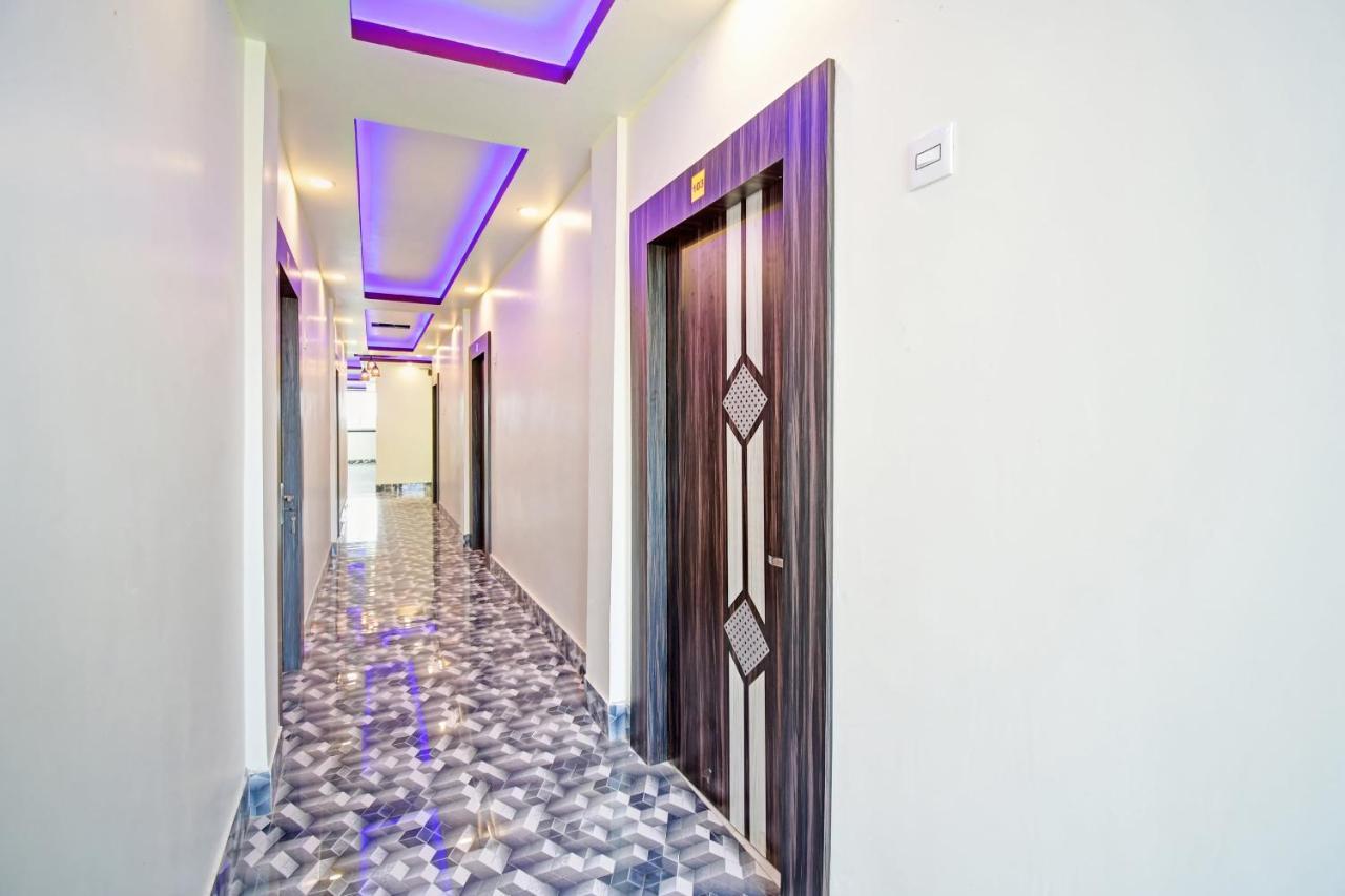Oyo 86602 Hotel Dream Palace Колката Екстериор снимка